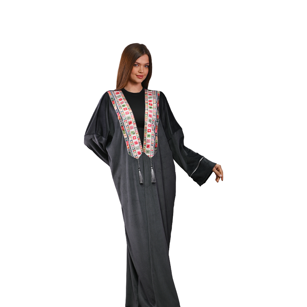 قفطان أسود ببروكار هندي مطرز – 2600 جنيه Black Kaftan with Indian Brocade Embroidery – 2600 LE Black Kaftan with Indian Brocade Embroidery